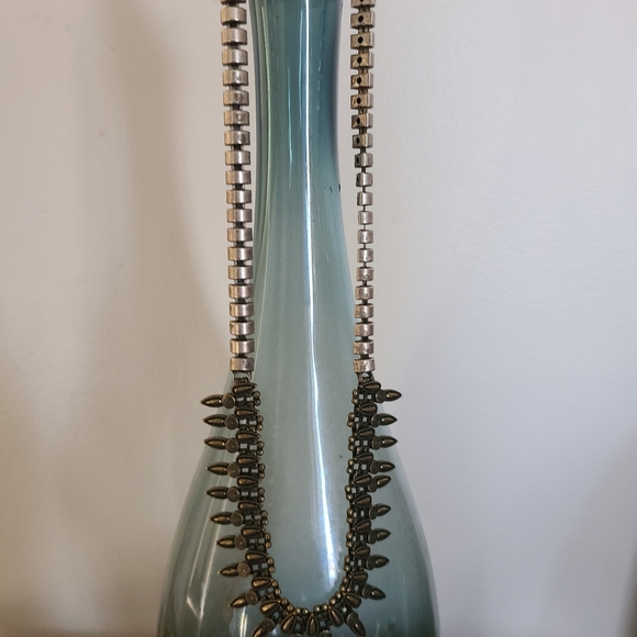 Beautiful metallic Statement Necklace - Picture 2 of 4